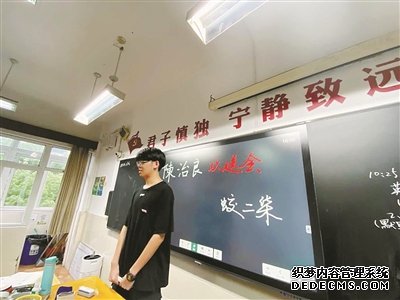 1米92的新疆大男孩告别镇海中学:“这里真有家的感觉”