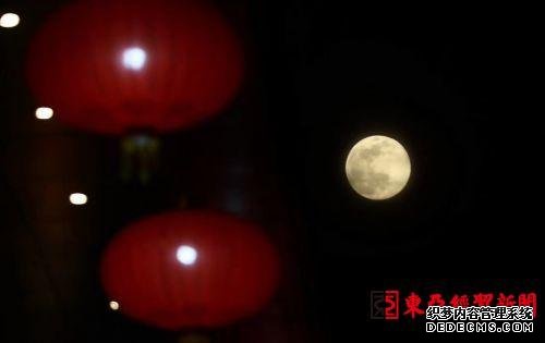 3月10日晚,超级月亮现身长春夜空