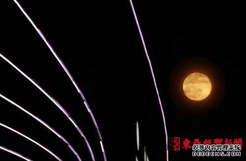 3月10日晚,超级月亮现身长春夜空