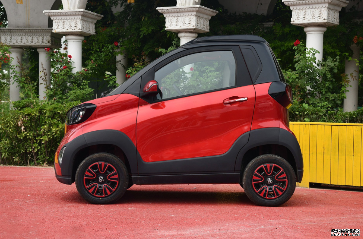 4万预算就买它,被誉迷你版的奔驰“Smart”,月薪2000都养得起