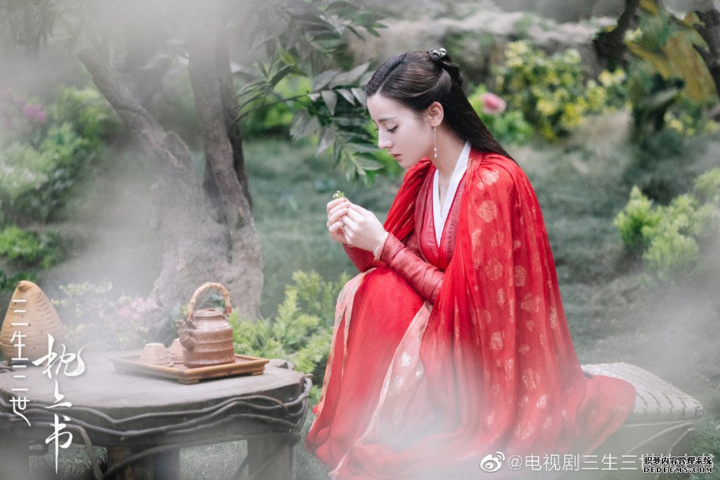 《枕上书》中“白滚滚”的真身究竟是什么?其实凤九姥姥早已暗示